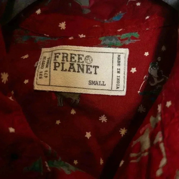 Free Planet Mens Button Up Red Christmas Santa Reindeer Ski Shirt Sz S Modal - Picture 3 of 7